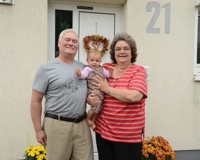 Greta with Grandpa and Grandma5